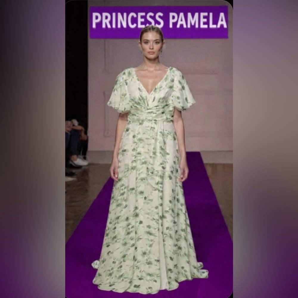 #44 White & green deep-V neckline Flutter sleeves floral maxi dress-Size 8/Med